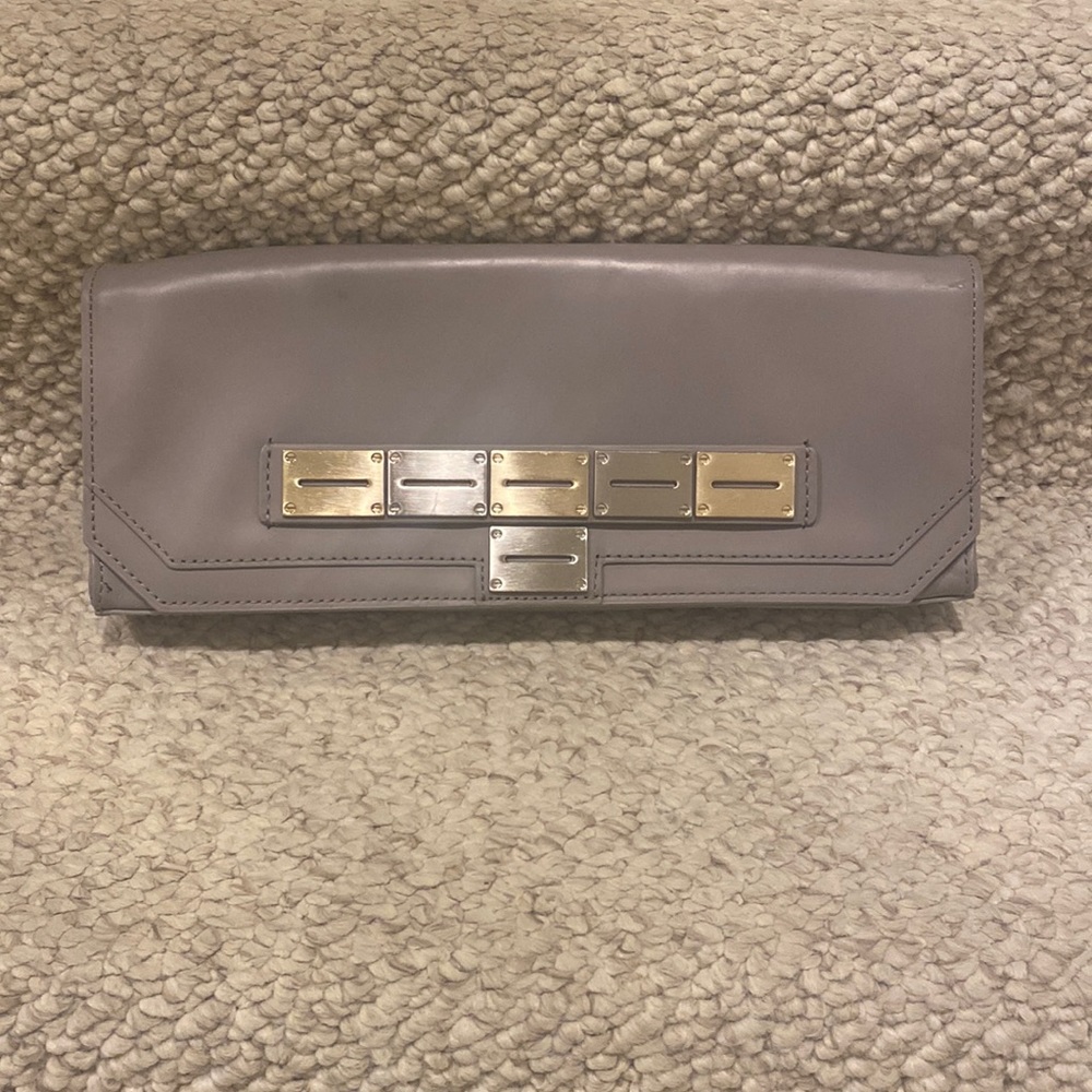 Botkier clutch